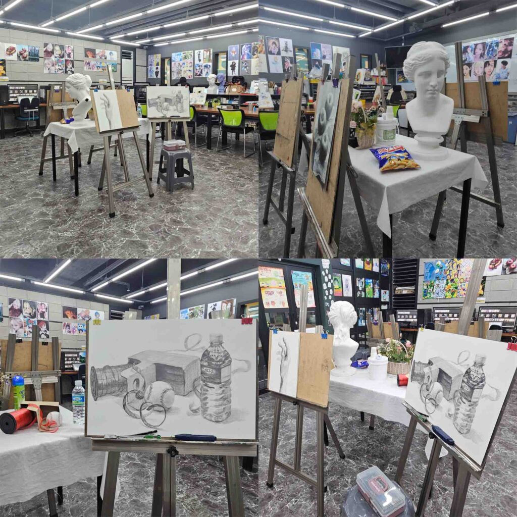 동탄 가우디미술학원 진로탐색반 수업 장면 – 이젤에서 진행되는 석고소묘 및 정물소묘 수업